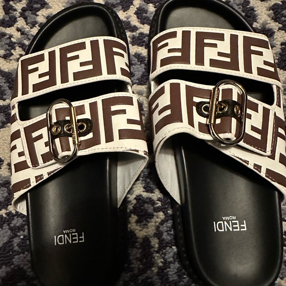 FENDI two tone Pearland Leather Flat Sandals sz 40